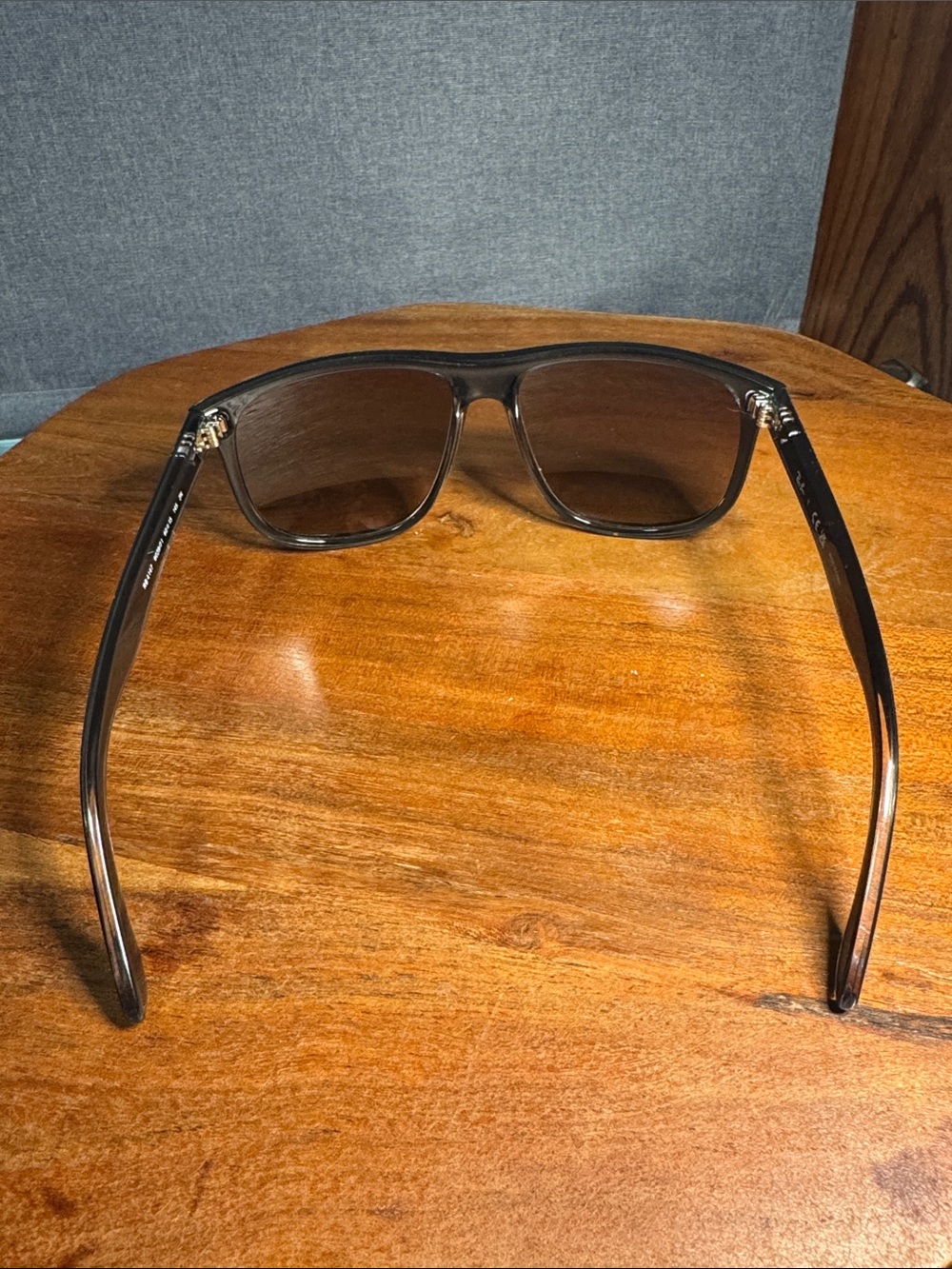 Used Ray-Ban sunglasses - Picture 4 of 7